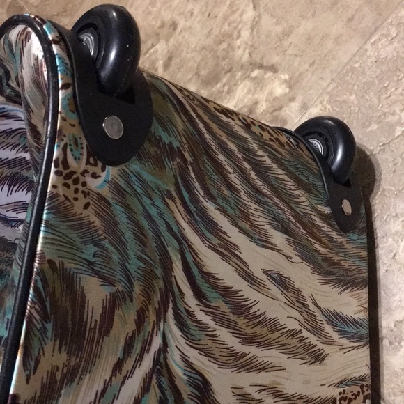 Kathy Van Zeeland  Over Night Bag with wheels - Picture 6 of 8